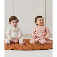 ergopouch-sleep-onesies-2-5-tog-daisies-ergo-zepso-2-5t12-24mda23
