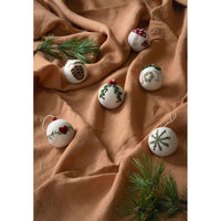gry-sif-christmas-bauble-white-w-heart-garland-6cm