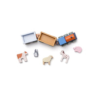 kids-concept-farm-animal-train
