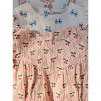konges-slojd-coco-romper-gots-cherry-pink-motif-clothing-wear-fashion-kong-s25ks103068-cpm-3m