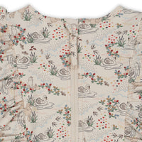 konges-slojd-manuca-frill-onesie-mizumi-kong-s24ks100379-mizumi-12m