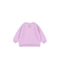 konges-slojd-rhw-x-ks-lettre-sweat-ocs-lupine-clothing-wear-fashion-kong-s25ks103611-lup-18m
