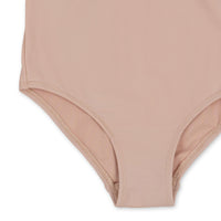 konges-sløjd-strut-swimsuit-grs-cameo-rose-kong-s24ks101060-cr-6m