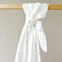 little-crevette-colibri-large-swaddle-120x120cm
