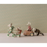 maileg-abri-a-tricycle-mouse-green-mail-11410501