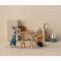 maileg-kick-board-mouse-mint-play-toy-mail-11510202-02