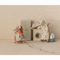 maileg-kick-board-mouse-red-play-toy-mail-11510200-02