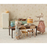 maileg-party-cake-and-cake-stand-mouse-off-white-play-toy-mail-11630400