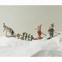 maileg-winter-mouse-with-ski-set-big-sister-rose-play-toy-mail-17421000-04