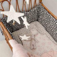 rose-in-april-fitted-sheet-print-dotted-heart-greige-baby-nursery-ria-art000001204-05