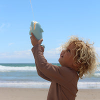 sunnylife-water-squirters-shark-pastel-blue-sunl-s51wsqpb