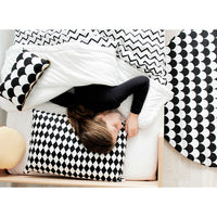 nobodinoz-blanket-zigzag-black-08