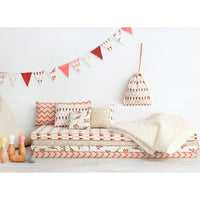 nobodinoz-cushion-averell-pink-terracotta-triangles-03