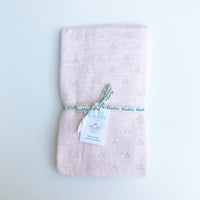 blabla-kids-little-triangle-blanket-petal- (2)