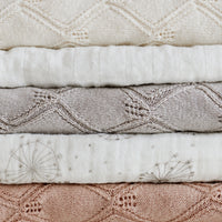 cam-cam-copenhagen-leaf-knit-blanket-blue-mist- (3)