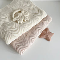 cam-cam-copenhagen-scallop-knit-throw-gots-bloosom-pink-cam-614-38- (3)