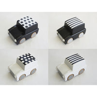 kukkia-kuruma-classic-wooden-wind-up-car-dots-black- (3)
