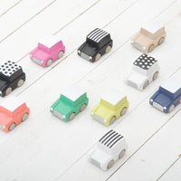 kukkia-kuruma-classic-wooden-wind-up-car-pink- (10)
