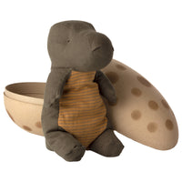 maileg-gantosaurus-in-egg-medium-dusty-green- (1)