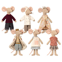 maileg-upstairs-&-downstairs-mum-and-dad-mice-display- (4)