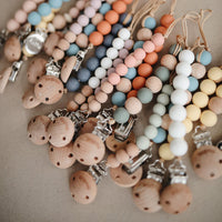 mushie-pacifier-clip-eden-muted-yellow-mush-2110130-y- (3)