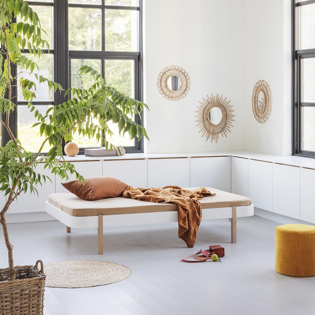 oliver-furniture-wood-lounger-bed-120-white-oak- (3)