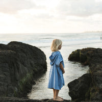 sunnylife-terry-beach-hooded-towel-surf-blue-6-9-sunl-s2vhombl- (5)