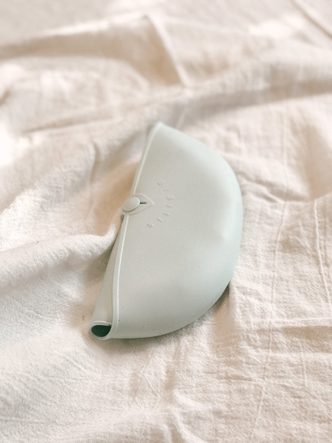 Miniware Roll & Lock Bib - Silicone Bib in Toffee