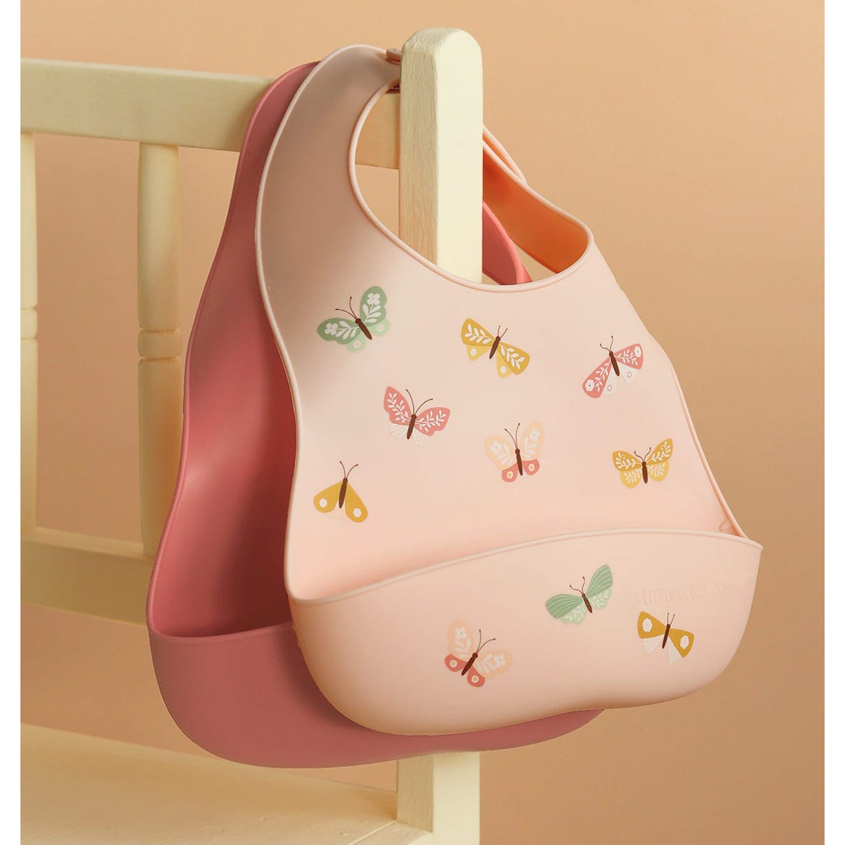 a-little-lovely-company-silicone-bibs-set-of-2-butterflies-allc-sbbupi05