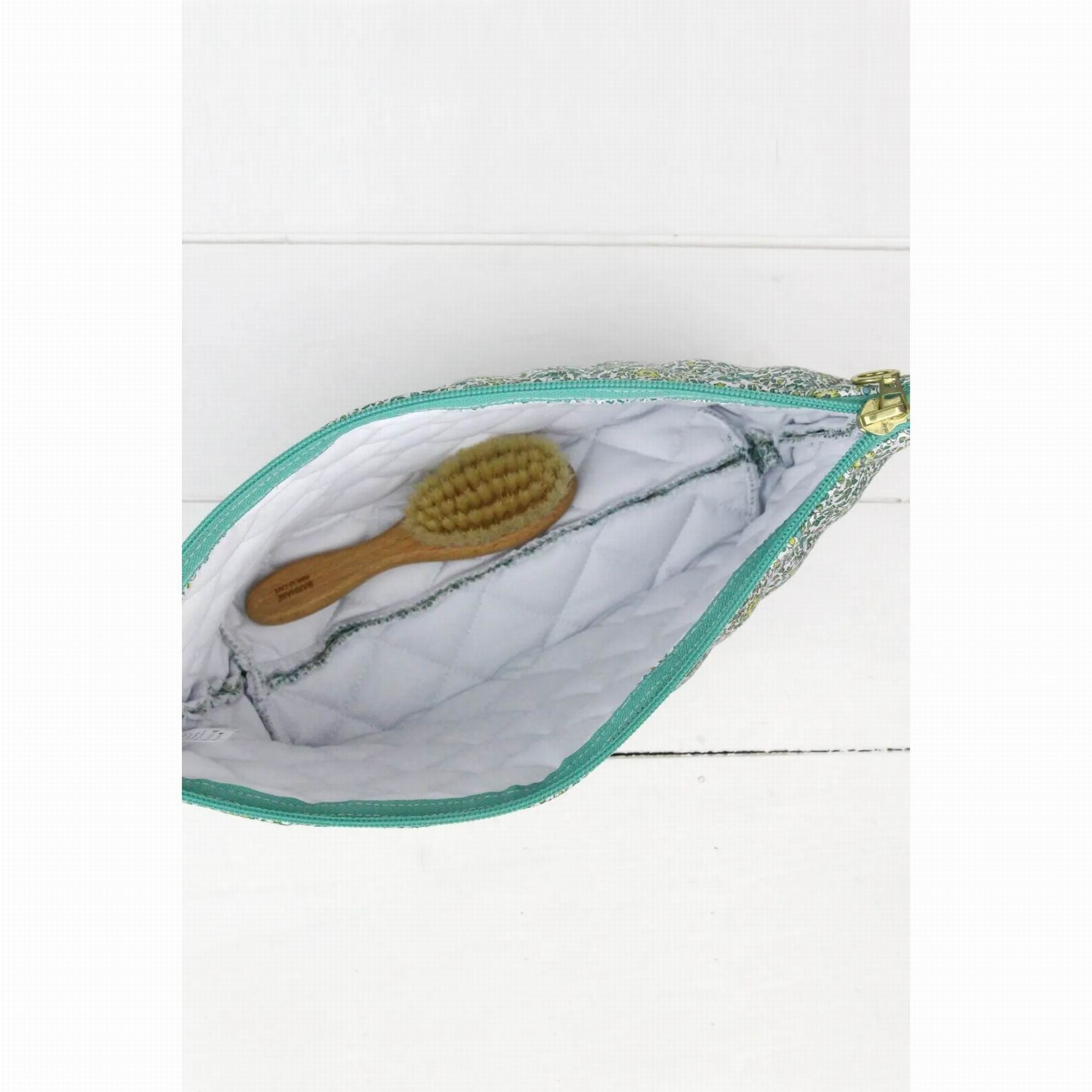 barnabe-aime-le-caf-toilet-bag-andr-a-30x19x7cm-clothing-wear-fashion-accessories-barn-toil-andrea-03