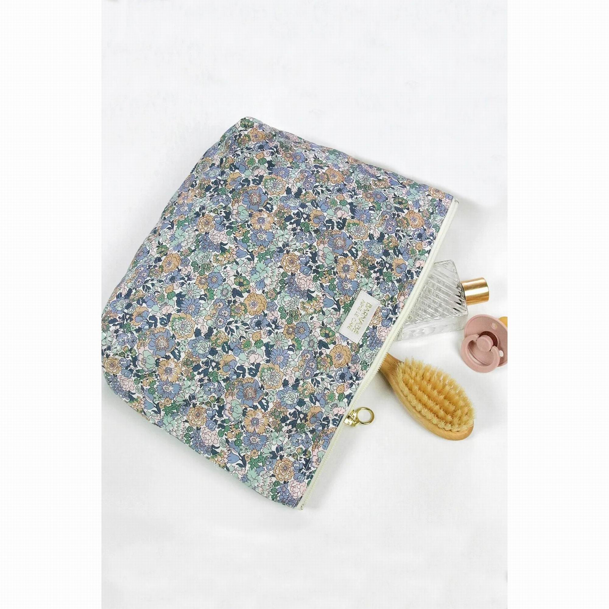 barnabe-aime-le-caf-toilet-bag-jenny-30x19x7cm-clothing-wear-fashion-accessories-barn-toil-jenny-04