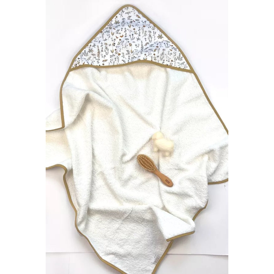 barnabe-aime-le-café-bath-towel-camille-2025-79x79cm-barn-cabain-camille2025