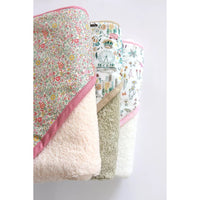 barnabe-aime-le-café-bath-towel-john-79x79cm-barn-cabain-john