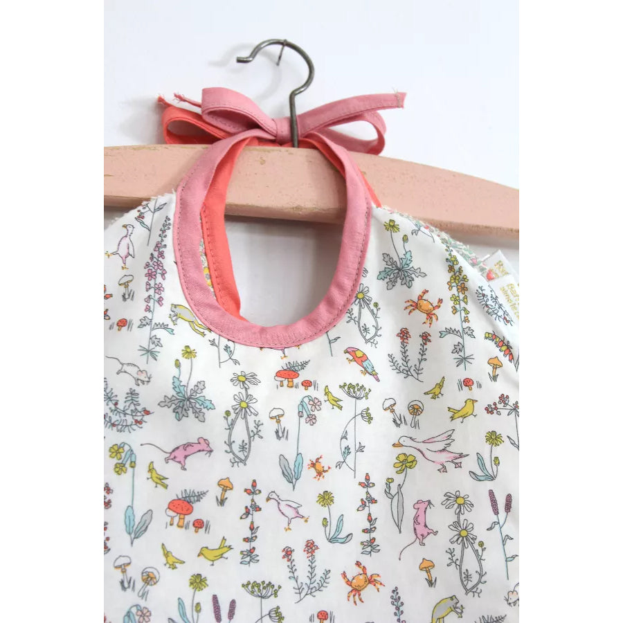 barnabe-aime-le-café-bib-céleste-22x29cm-barn-babo-céleste