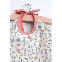barnabe-aime-le-café-bib-céleste-22x29cm-barn-babo-céleste