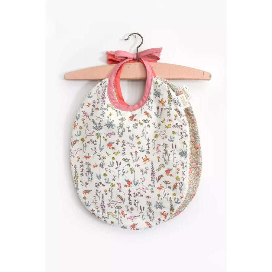 barnabe-aime-le-café-bib-céleste-22x29cm-barn-babo-céleste