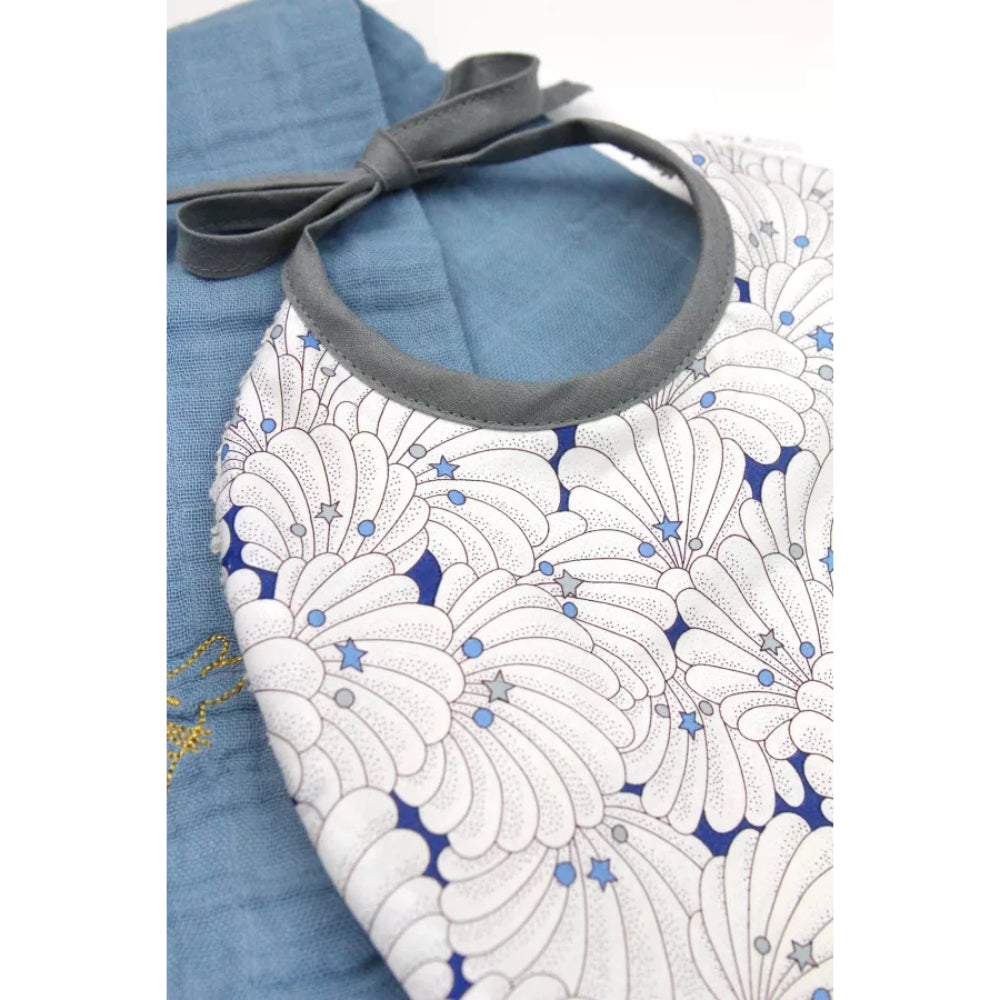 barnabe-aime-le-café-bib-côme-22x29cm-barn-babo-come