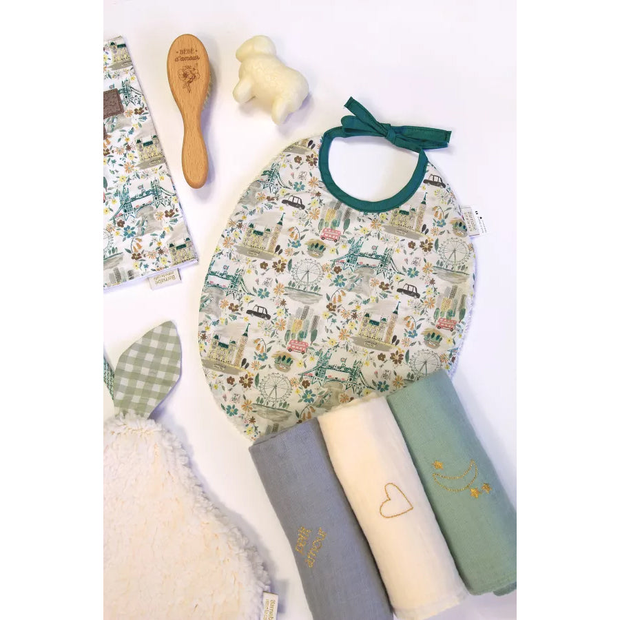 barnabe-aime-le-café-bib-john-22x29cm-barn-babo-john