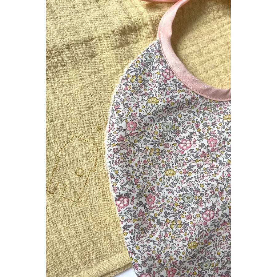 barnabe-aime-le-café-bib-juliette-2025-22x29cm-barn-babo-juliette2025