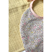 barnabe-aime-le-café-bib-juliette-2025-22x29cm-barn-babo-juliette2025