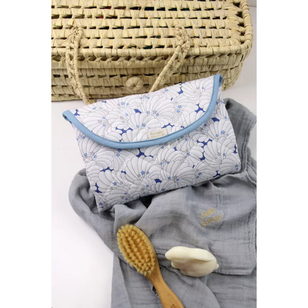 barnabe-aime-le-café-changing-mat-côme-67x42cm-barn-mat-come