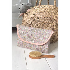 barnabe-aime-le-café-changing-mat-juliette-2025-67x42cm-barn-mat-juliette2025