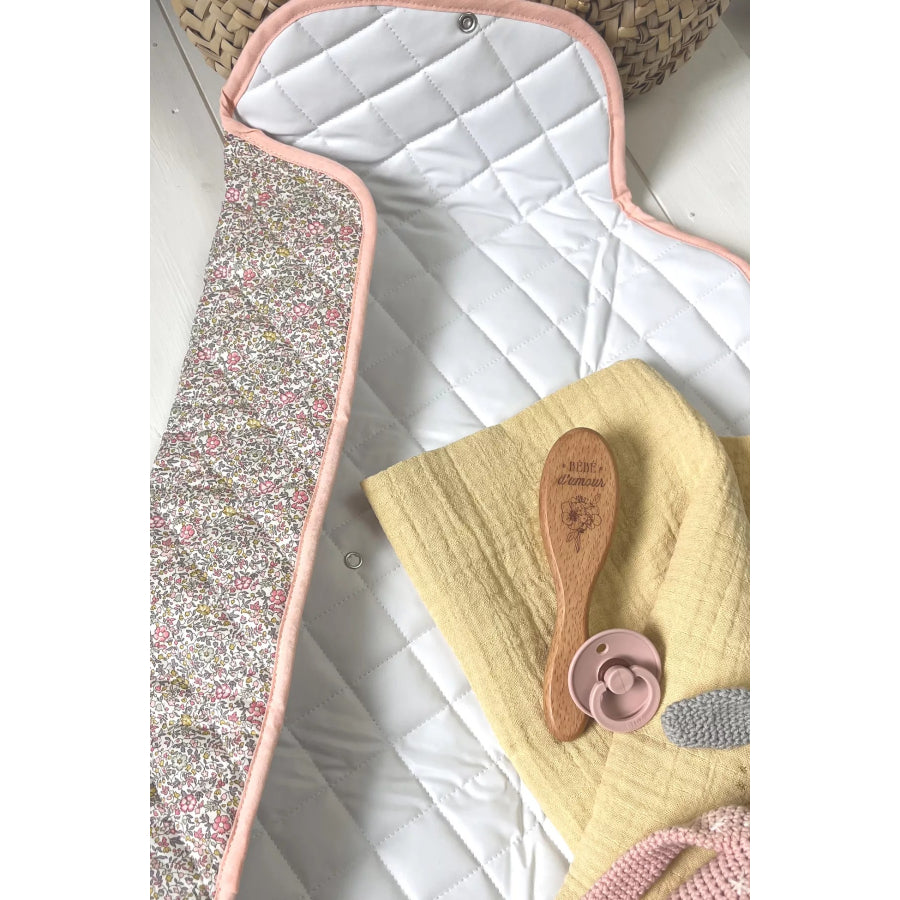 barnabe-aime-le-café-changing-mat-juliette-2025-67x42cm-barn-mat-juliette2025