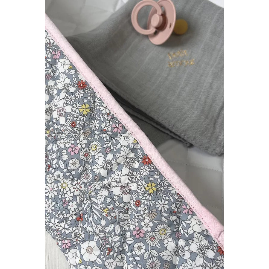 barnabe-aime-le-café-changing-mat-katie-2025-67x42cm-barn-mat-katie2025