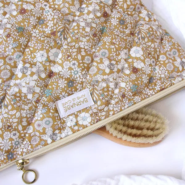 barnabe-aime-le-café-toilet-bag-harper-barn-toil-harper