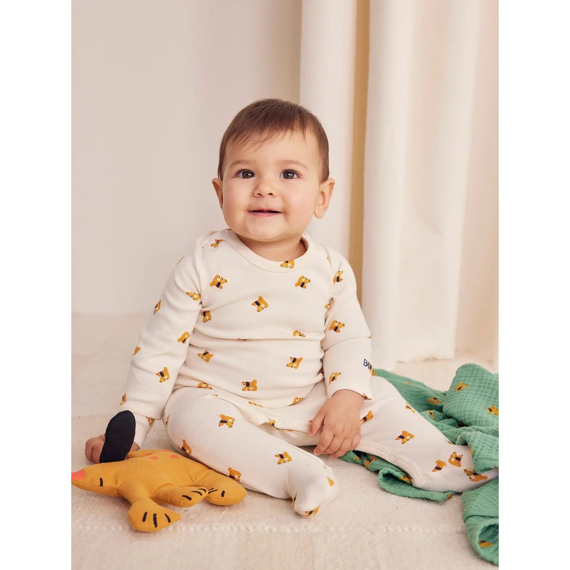 bobo-choses-baby-fairy-dog-gift-set-overall-doudou-blanket-green-bobo-w24b224ab106-6m