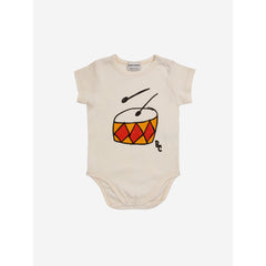 bobo-choses-baby-play-the-drum-body-offwhite-bobo-s24124ab034-12m