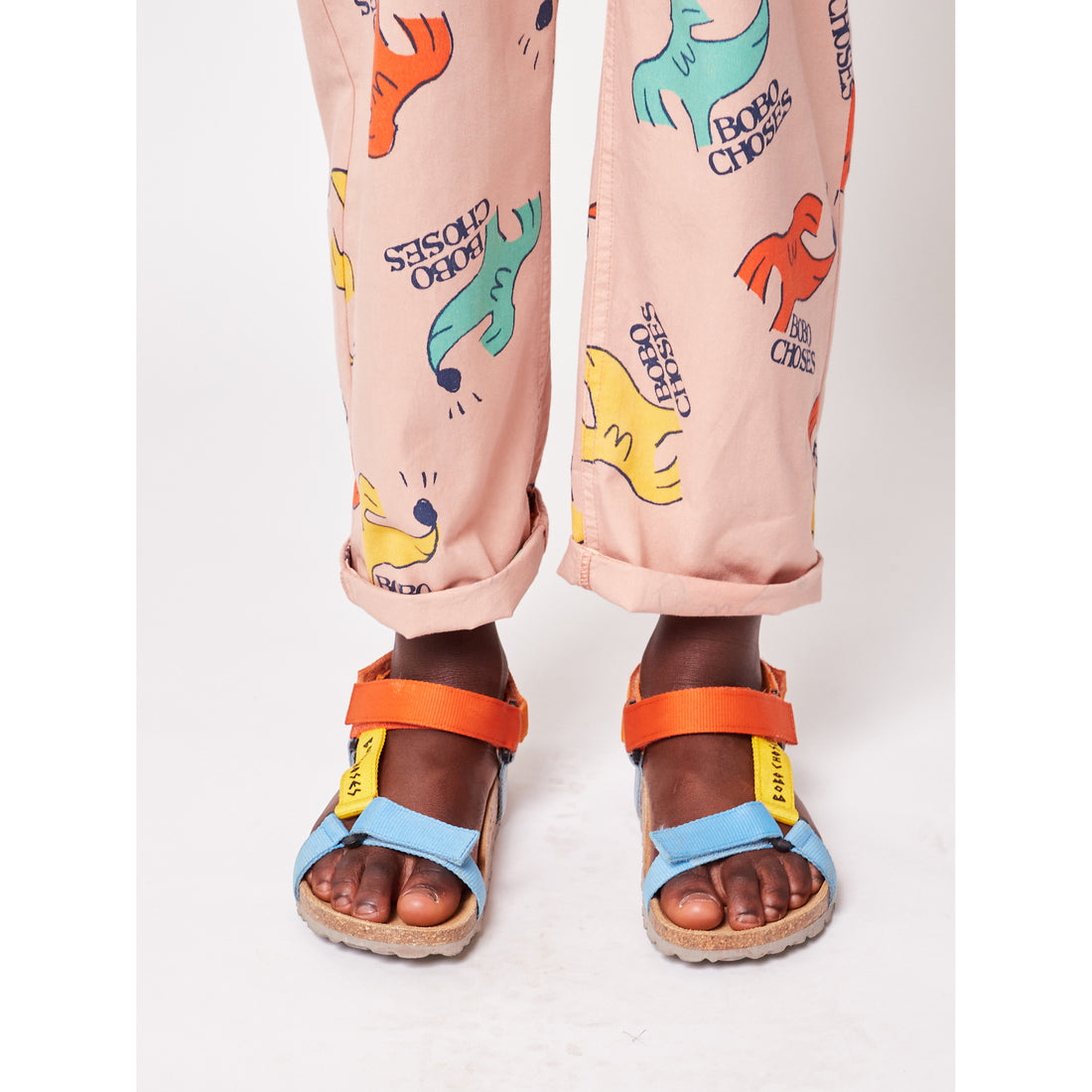 bobo-choses-sniffy-dog-woven-overall-bobo-s22-122ac119-2-3y (4)