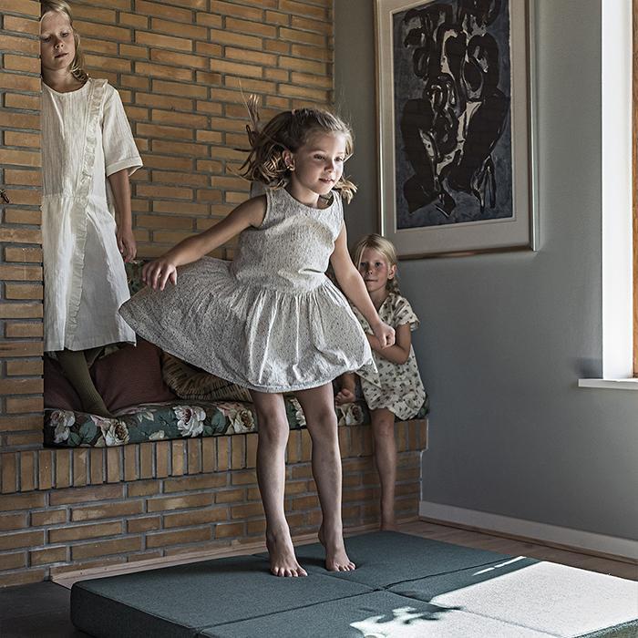 by KlipKlap KK 4 Fold 40x50x50cm - Beige W. Sand (Pre-Order; Est. Delivery in 3-6 Weeks)