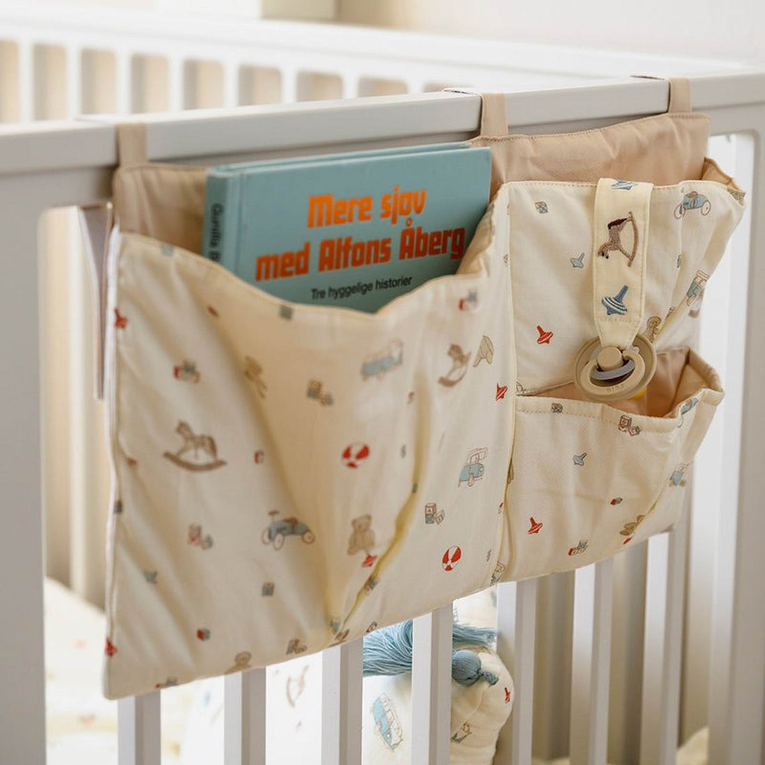 cam-cam-copenhagen-embroidered-pacifier-holder-gots-vintage-toys-baby-nursery-cam-953-p101-03